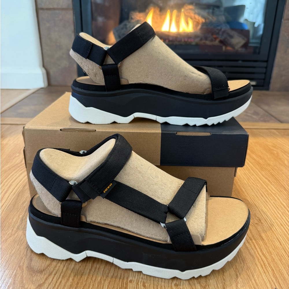 Teva Jadito Universal Platform Sandals Black — Women’s 10 — SOLD OUT — New W/Box
